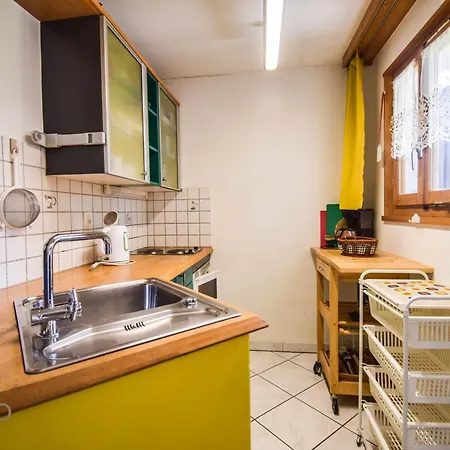 Appartement Independent, Termen